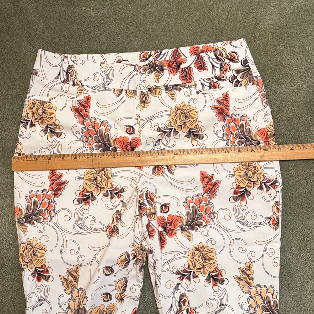Chico's Floral Petite Ankle Pants - Cream, Orange, Red

[90] - Picture 11 of 11